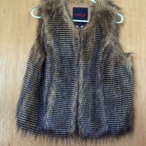 Yoki Outerwear Collection faux fur vest! SizeL! Beige/Black! 2 hook&eye closure